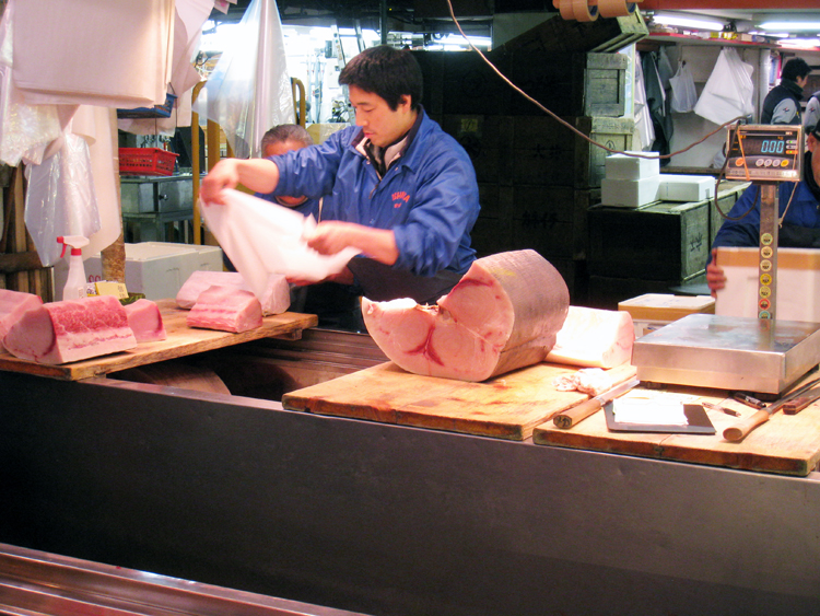 Tsukiji - Inside the market